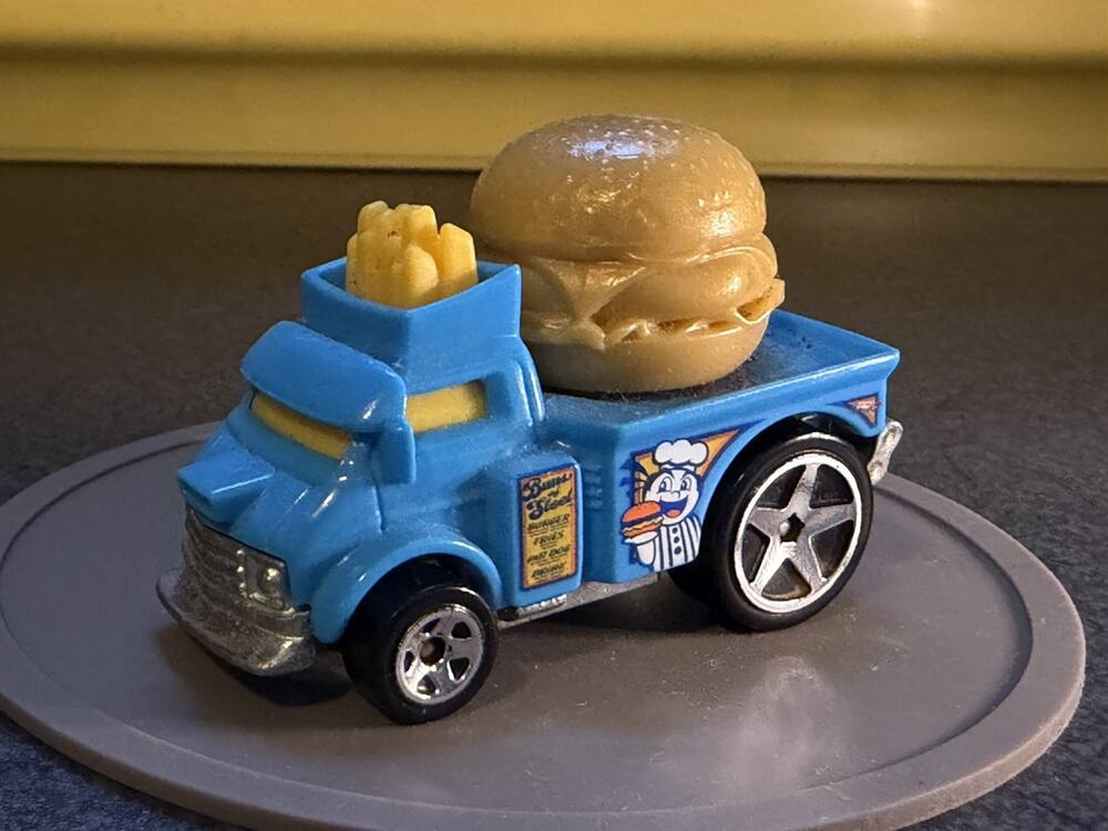 Hot Wheels 2018 Buns of Steel Blue Burger Fries FJV59 L51